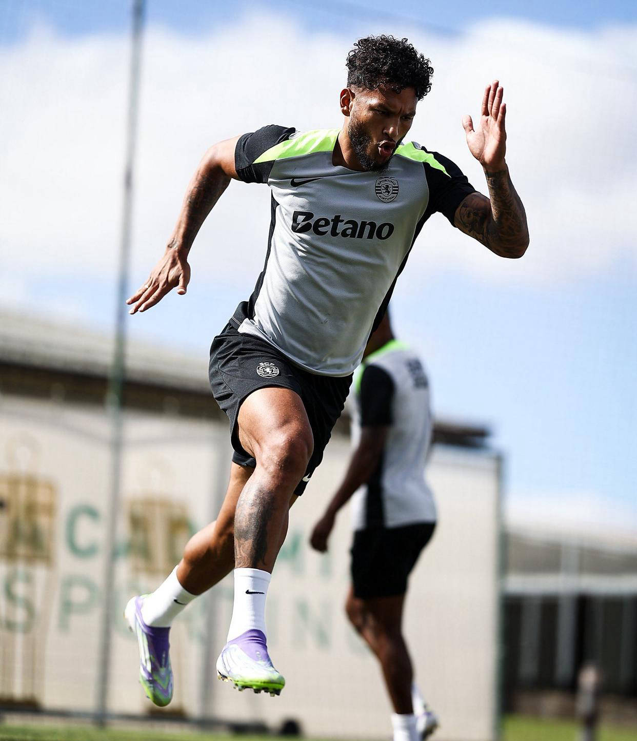 关于加时末段葡超焦点战,埃因霍温临场应变,引发热议,年轻球员得到机会的信息 关于加时末段葡超焦点战,埃因霍温临场应变,引发热议,年轻球员得到机会的信息