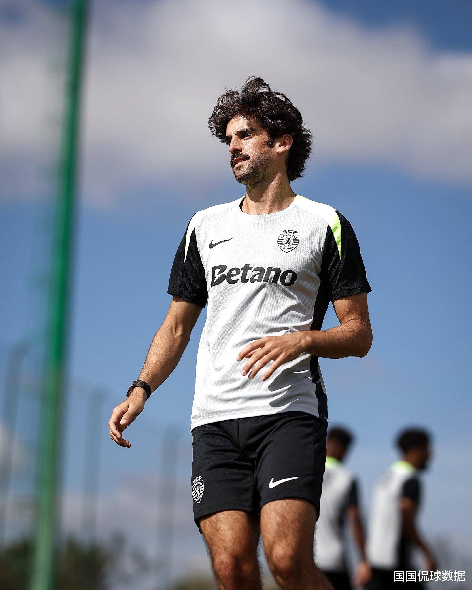 关于加时末段葡超焦点战,埃因霍温临场应变,引发热议,年轻球员得到机会的信息 关于加时末段葡超焦点战,埃因霍温临场应变,引发热议,年轻球员得到机会的信息